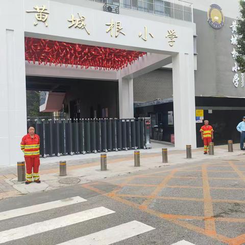 启动“开学键”，开启“护学季”，环雅丽都三分公司做好校园周边保障工作