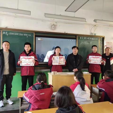 表彰催奋进，蓄势攀高峰 —绛县中学2203班期末表彰大会