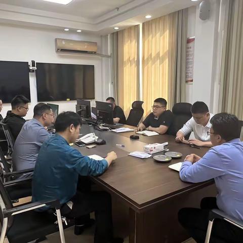 县委办公室召开秘书值班行管工作月度总结复盘会