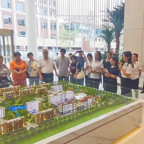 长治市医养结合工作现场推进会
观摩团莅临基地观摩指导工作