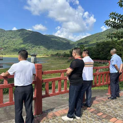 防溺水巡湖保平安—罗蓬村委会联合片区民警、学校领导开展暑期巡湖行动