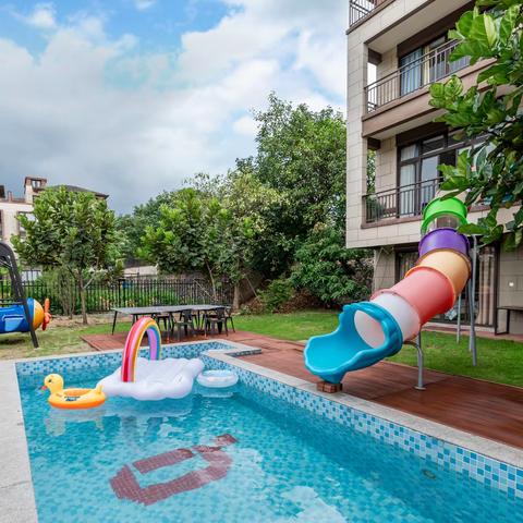 佛山美的鹭湖奇乐园·云翼丨6房9床丨泳池+泳池滑梯+KTV＋碳烤炉＋麻将+街机