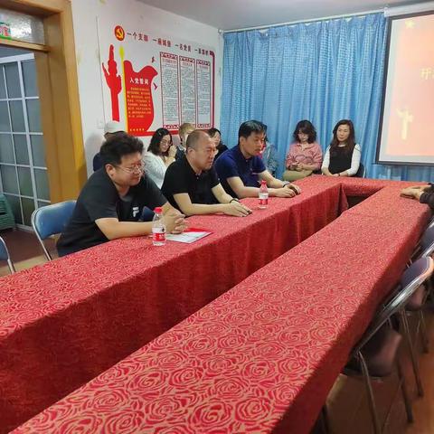 新华街道党工委召开党建引领基层治理现场推进会