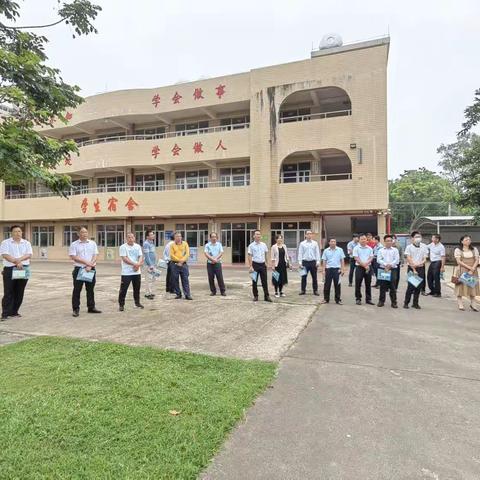 凝心聚力迎复评，砥砺前行创更优——那霍镇中心学校开展教育强镇复评“走、听、看、想”活动