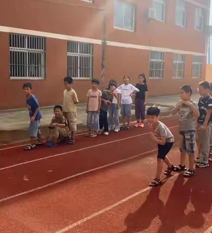 六声响校园 五育润新人 ——记界河镇赵辛街小学“坐地传球”比赛