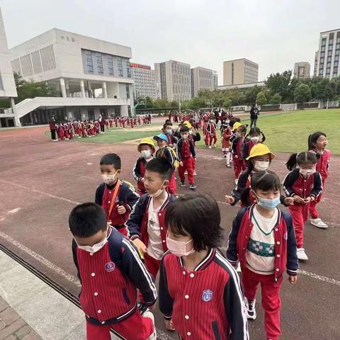 走进小学，感悟成长——晟禾立至幼儿园大班