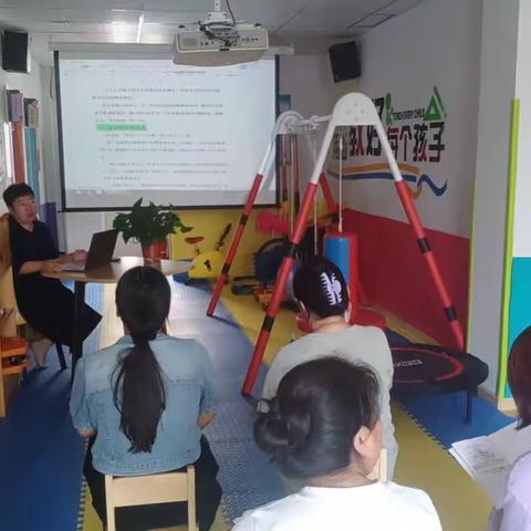 《魅力女人》分享会，树立员工自信心