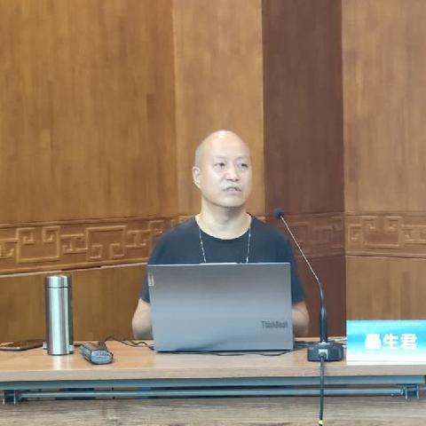 （第四期）《落位课标新变化 使用教材育新人》