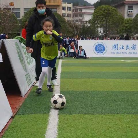 春暖花开，金桂飘香。湖北民族大学附属小学一年一度的春季足球联赛开始啦！