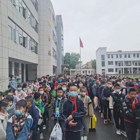 “研学旅行促成长，最美课堂在路上”——府城护国小学四（1）班白兆山研学旅行