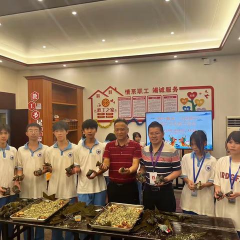 粽叶飘香 共度端午——湛江机电学校“我们的节日”系列活动之端午包粽子活动