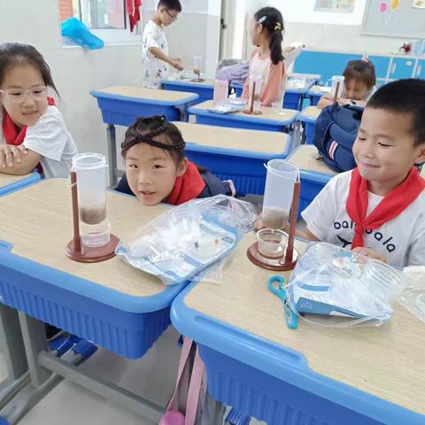 6.25镜泊路小学一年级STEM主题课程《水的净化》剪影