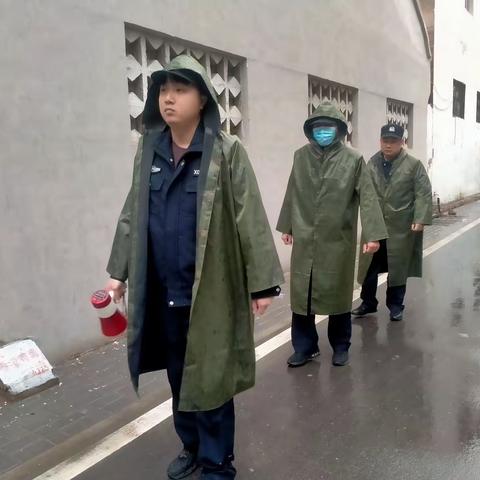 平安街道 梁苑办事处综治办专职巡防队开展平安建设巡逻。