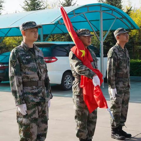 北周庄镇：举行“学思想，感党恩，跟党走”升国旗仪式