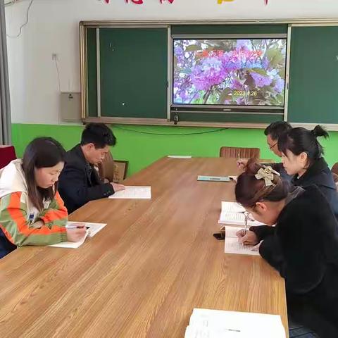 做一个会反思的播火者——鲁西新区马岭岗镇朱桥小学举行期中考试总结会