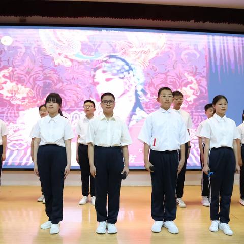 赏诗词之美，铸民族之魂——我校开展“经典诗文朗诵”活动