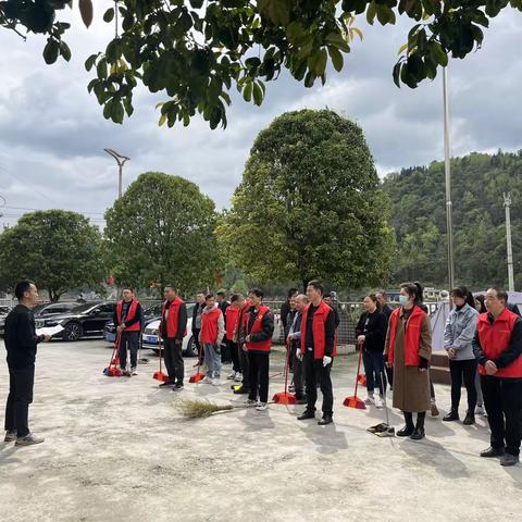 整治环境卫生、共建美好家园——永和镇开展志愿服务每周打卡活动