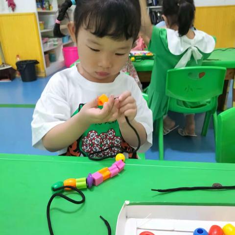 一闪一闪亮晶晶✨眼里都是小星星👀眼里有光🌟心中有爱💗伴你成长😊