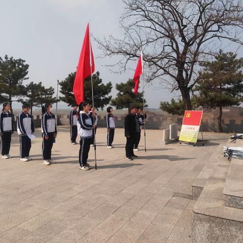 英烈千古，铭记历史——马伸桥镇初级中学开展清明祭扫烈士墓活动