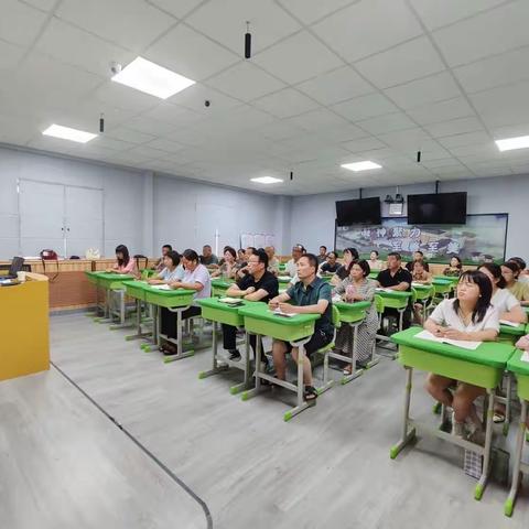 凝心聚力研课标   立德树人先修己——陕州区小学道德与法治教师暑期业务培训第一天纪实