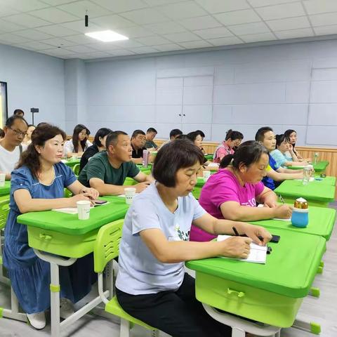 学课标  研《读本》  提素养   优课堂——陕州区小学道德与法治学科培训第二天纪实