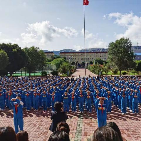 新学期，新高度，共筑强国梦——温泉县城镇小学开学典礼暨第39届教师节表彰活动