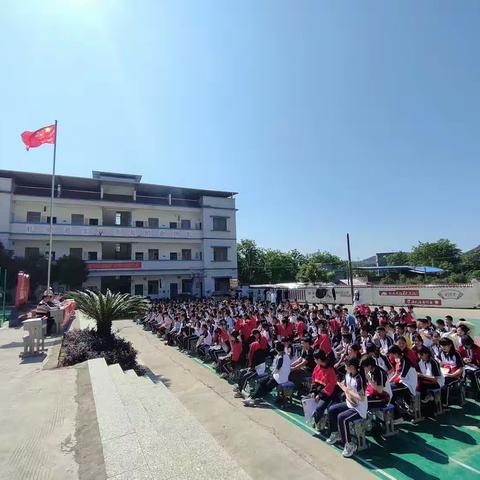 “爱与你相伴 情温暖童心”—全州县总工会赴白宝中心小学开展六一“关爱”活动