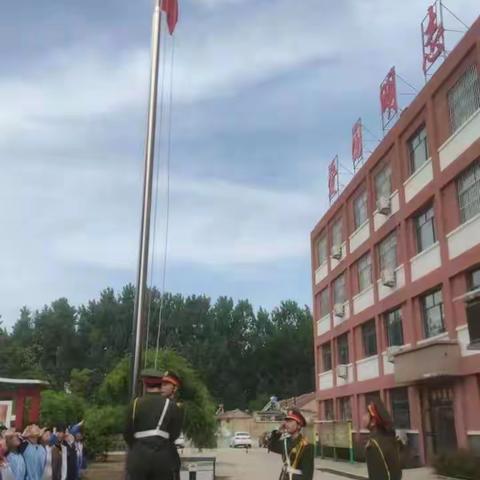 天宝二中“弘扬五四精神，提高精神面貌”升旗仪式