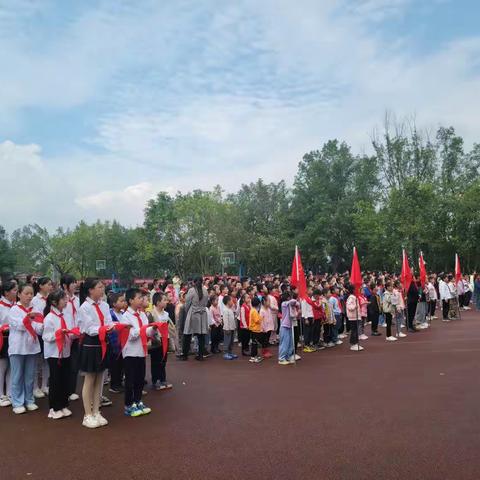 “喜迎建队日 永远跟党走”---复兴小学开展建队节系列活动