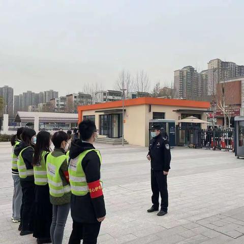 【公安未央分局新府路派出所】家园同撑“安全伞”、暖心共建“护学岗”