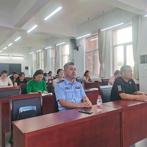 点燃一束光，照亮安全路——记奎文区辅读学校“开学安全第一课”全体教职工培训活动