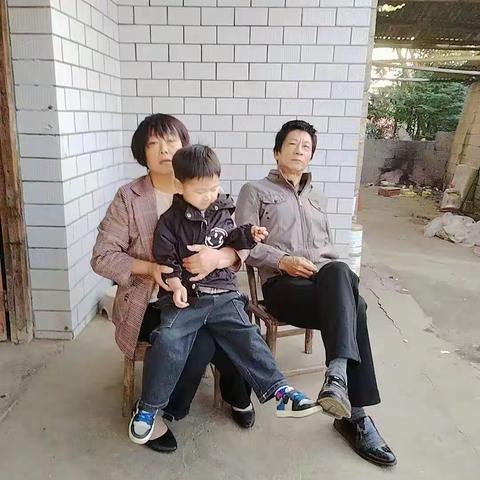 晨光幼儿园小班之孝心敬老活动