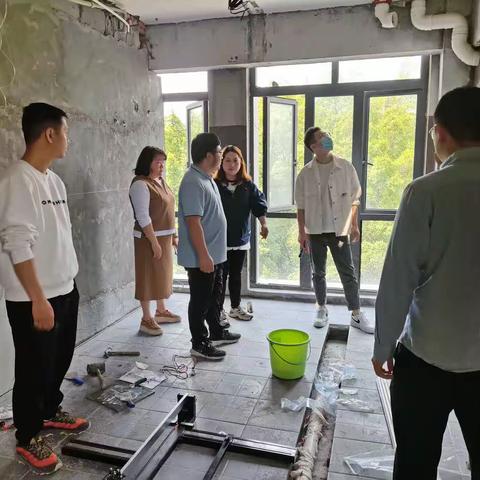 新港街道开展十三桥社区瀛洲府居家养老照料中心项目检查工作