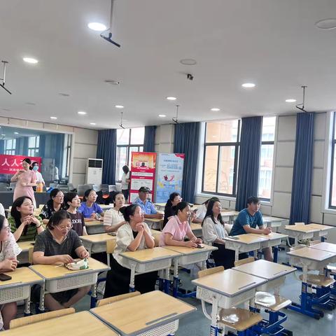 “反假货币 人人有责”——浙商银行宁海支行开展反假宣传