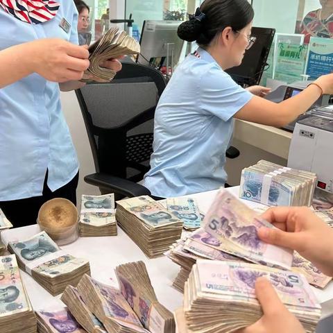 零钱兑换优服务 助农兴商显担当