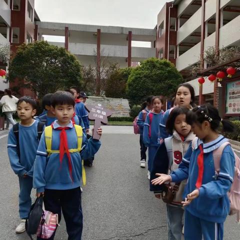 【红星实验小学】三2班第五次书法课