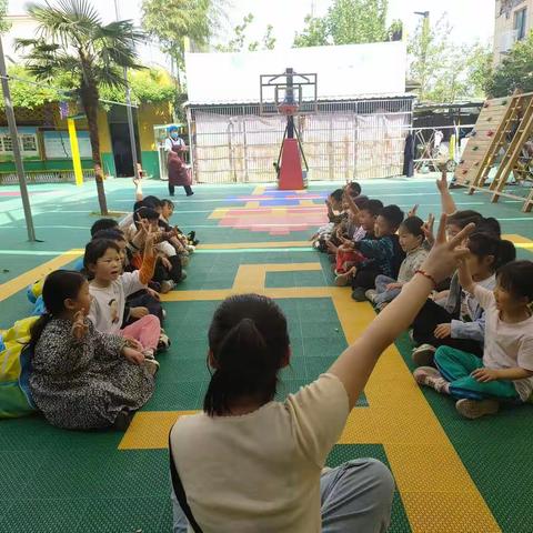 金祥幼儿园燕子班体智轮舞第二十七、二十八课时分享