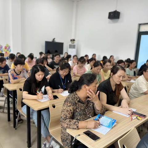 初心如磐，奋楫新征程——二七区京广路小学新学期全体教职工大会