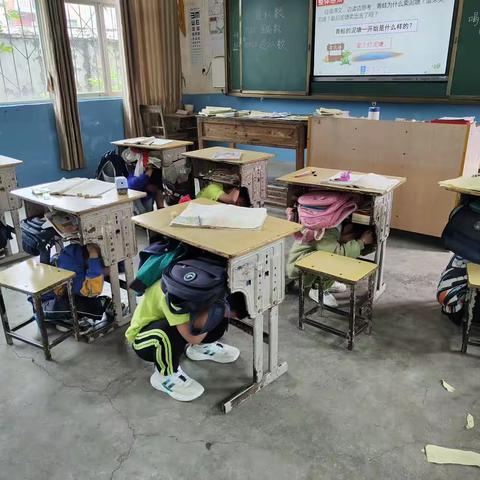 秀元小学“地震逃生疏散演练”