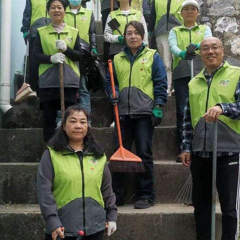 践行主题教育  校园环境治理