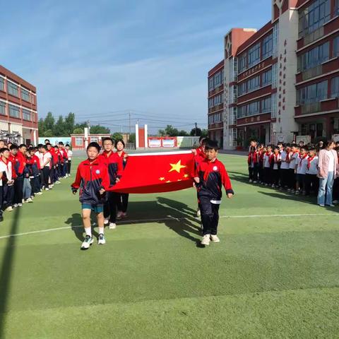 城关镇高庄小学“正视挫折，做一个身心健康的人”主题升旗仪式如期举行。