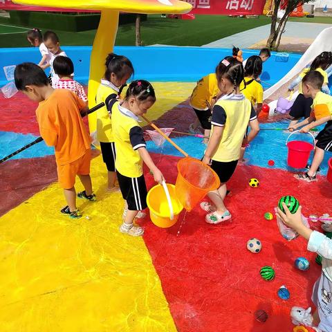 “缤纷夏日•趣味捕鱼”——双阳幼儿园快乐的捕鱼水游戏                🐠（朵朵四班）🐟