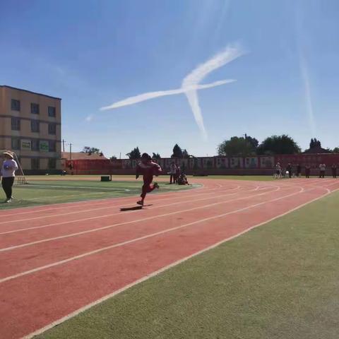 白泥井镇中心小学第十八届趣味运动会