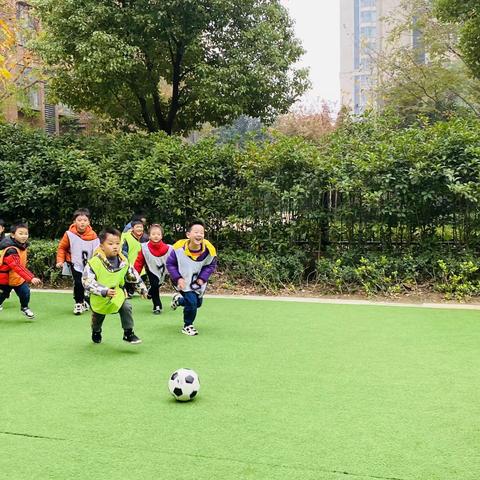 【西安莲湖曼伊幼儿园】——家长会邀请函