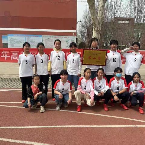 热烈祝贺聊城高新区顾官屯镇中心小学女子足球队荣获高新区中小学足球比赛第二名