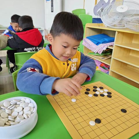 2022年秋季温泉镇健乐幼儿园围棋提高班