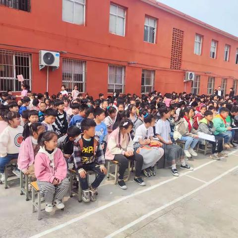 品经典芬芳，做书香少年——东杜小学举行五一经典诵读比赛