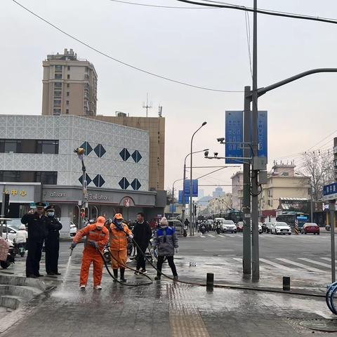 “搓澡式”深度清洁为城市道路“洗尘美颜”