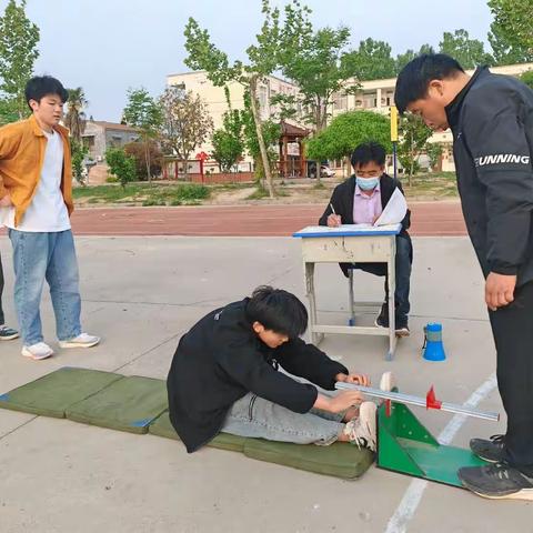 花香芬芳似初心 绿茵如玉谱华章——木兰中学初三体质量检测圆满举行