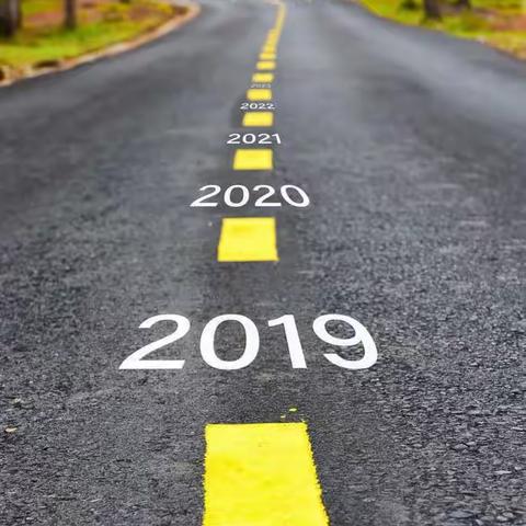 走在追梦的路上  书写每一步印记